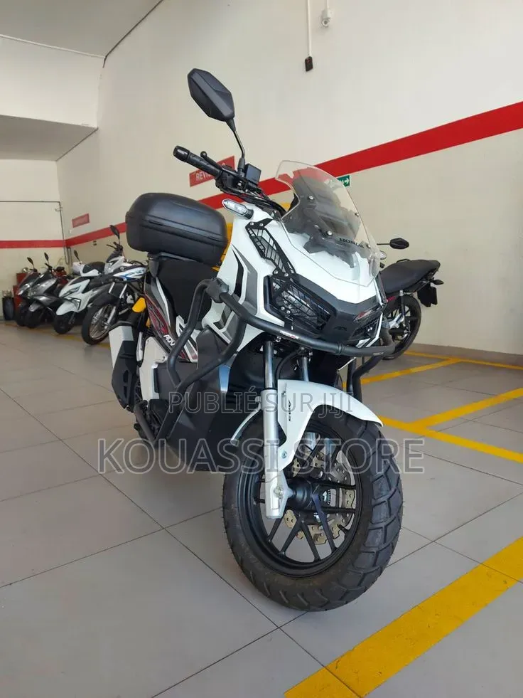 Nouveau Yamaha DT125 2023 Argenté