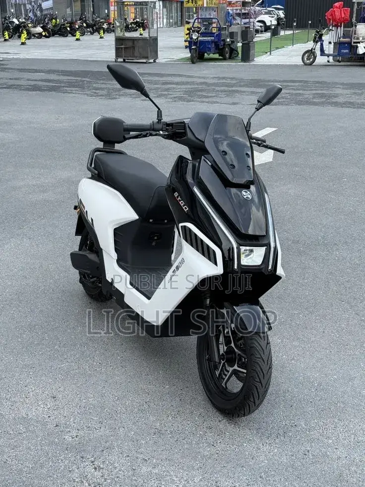 Nouveau Yamaha DT125 2023 Argenté