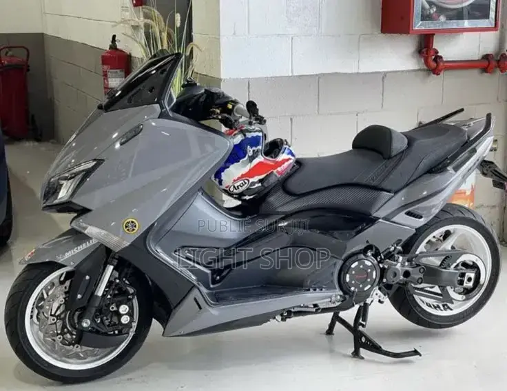 Nouveau Yamaha DT125 2023 Argenté
