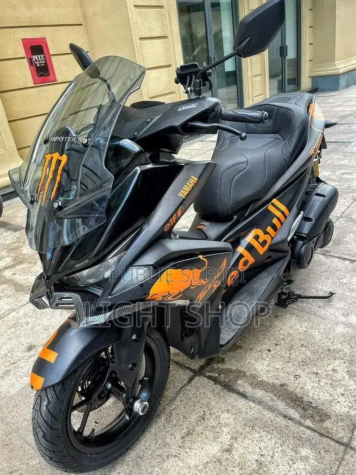 Nouveau Yamaha DT125 2023 Argenté