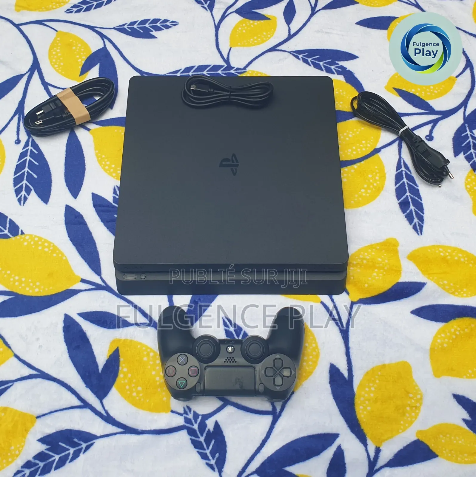 Ps4 Slim Non Craquée en Vente, La Console Est Très Propre, Aucun Souci