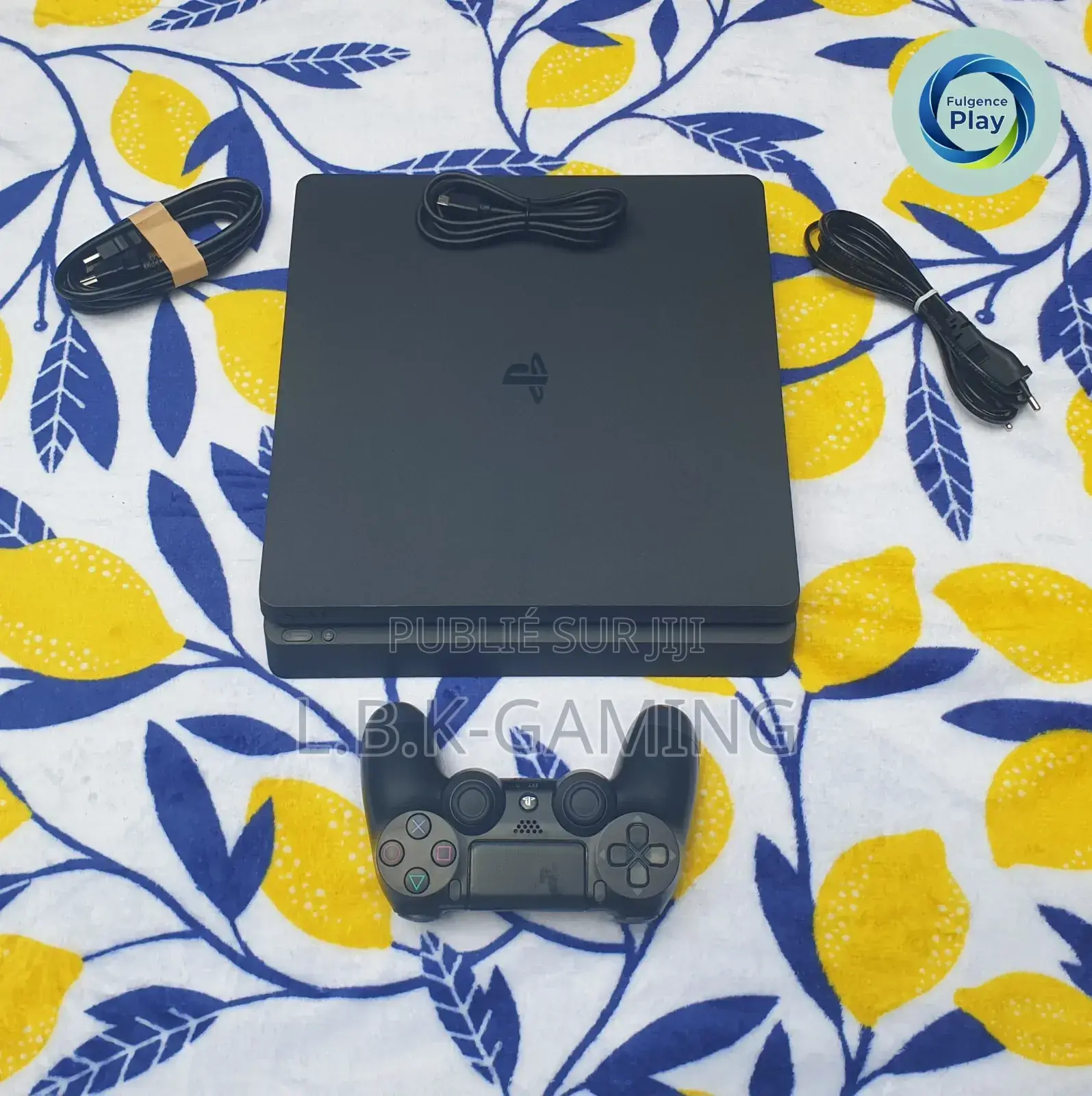 Ps4 Slim Craquée, 15 Jeux Et Deux Manettes. Console Très Propre