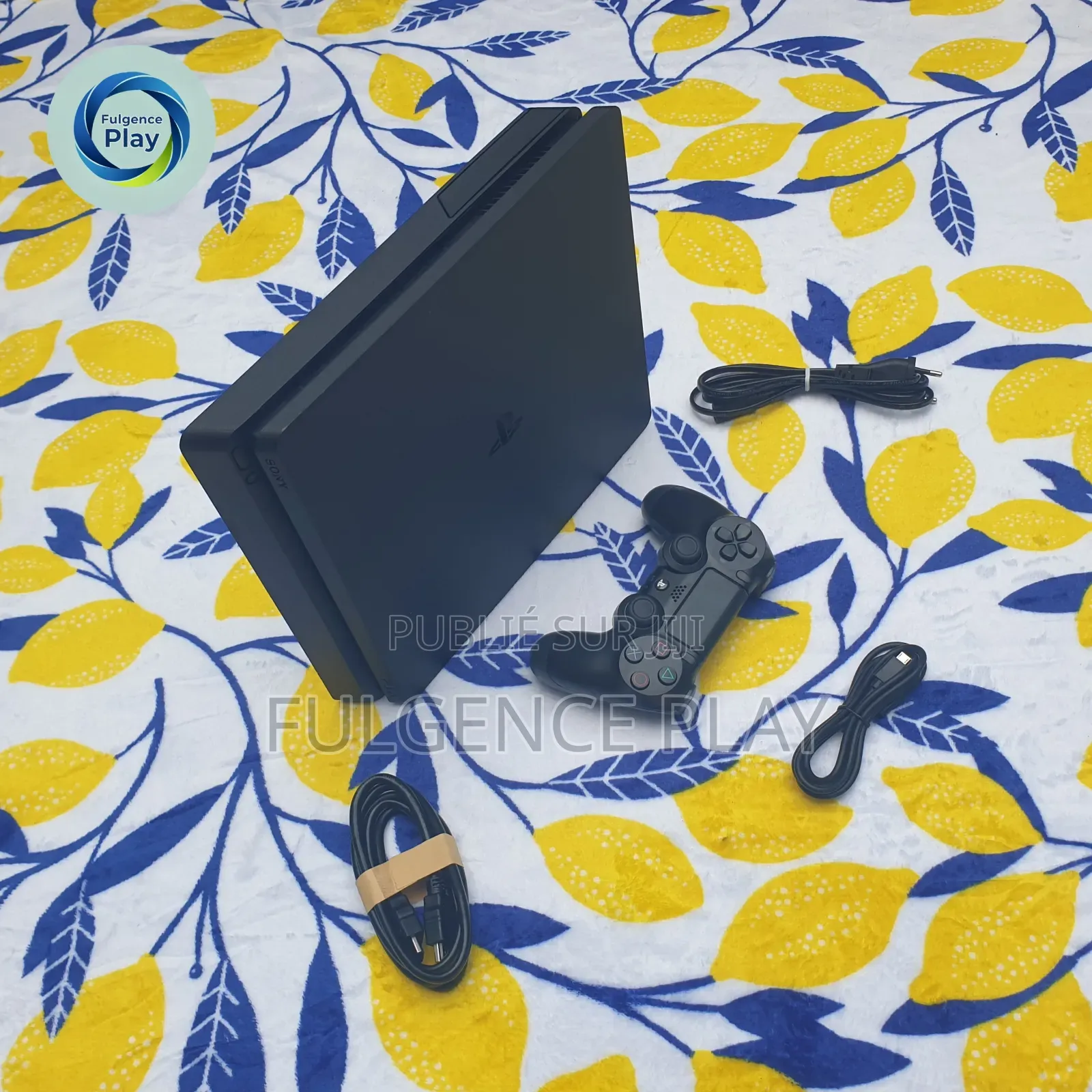 Ps4 Slim Non Craquée en Vente, La Console Est Très Propre, Aucun Souci