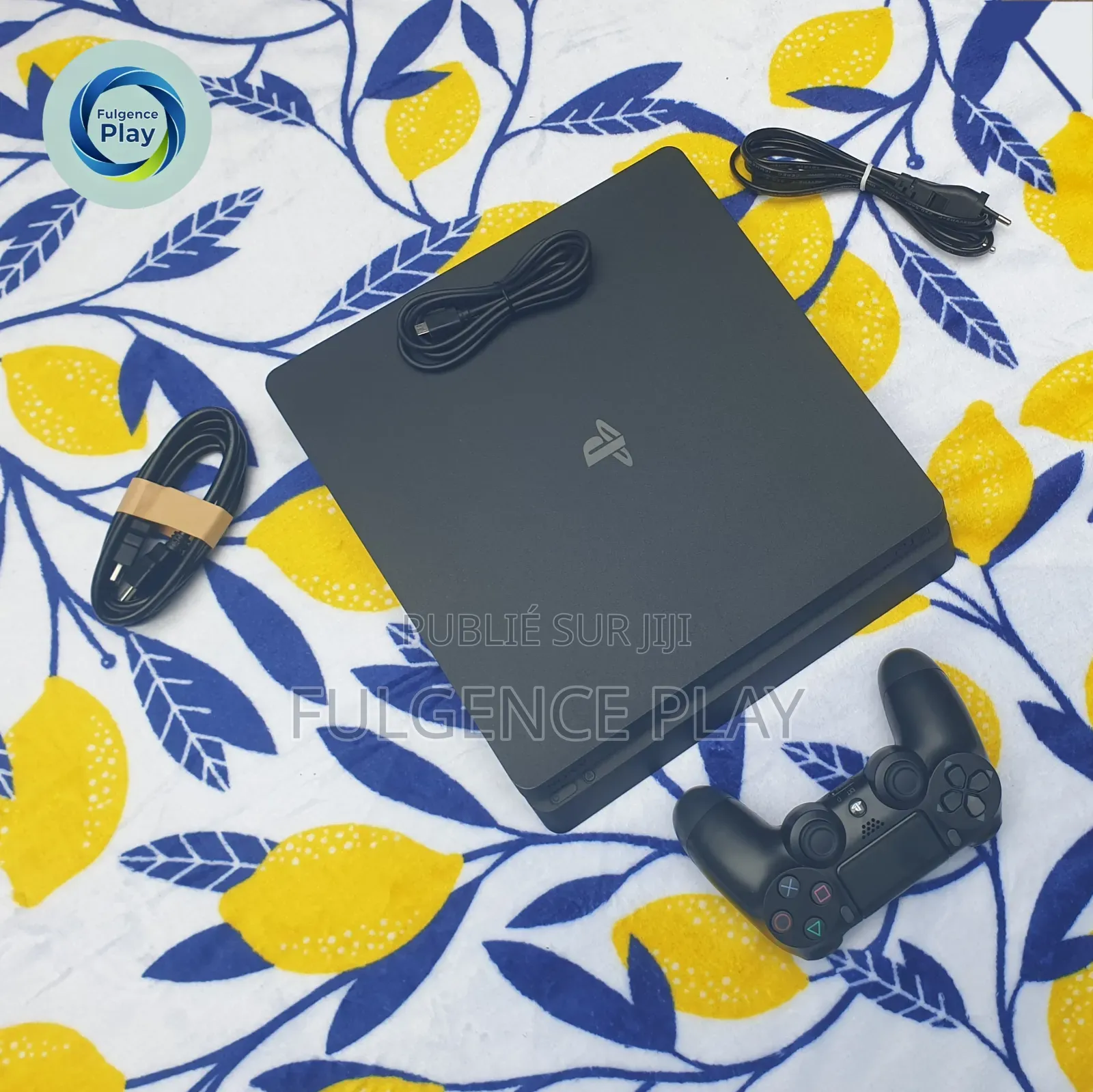 Ps4 Slim Non Craquée en Vente, La Console Est Très Propre, Aucun Souci