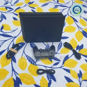 Ps4 Slim Non Craquée en Vente, La Console Est Très Propre, Aucun Souci