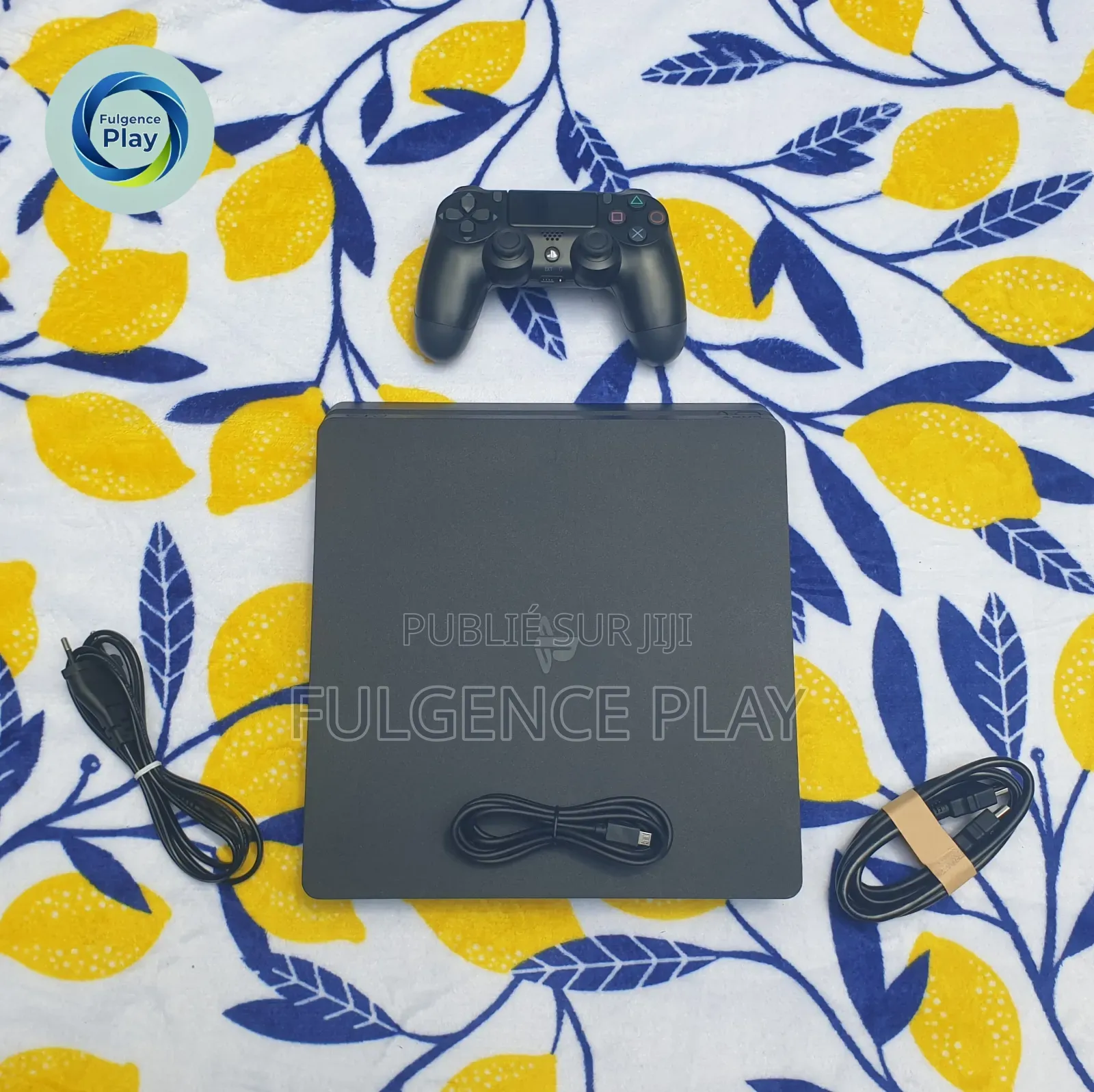 Ps4 Slim Non Craquée en Vente, La Console Est Très Propre, Aucun Souci
