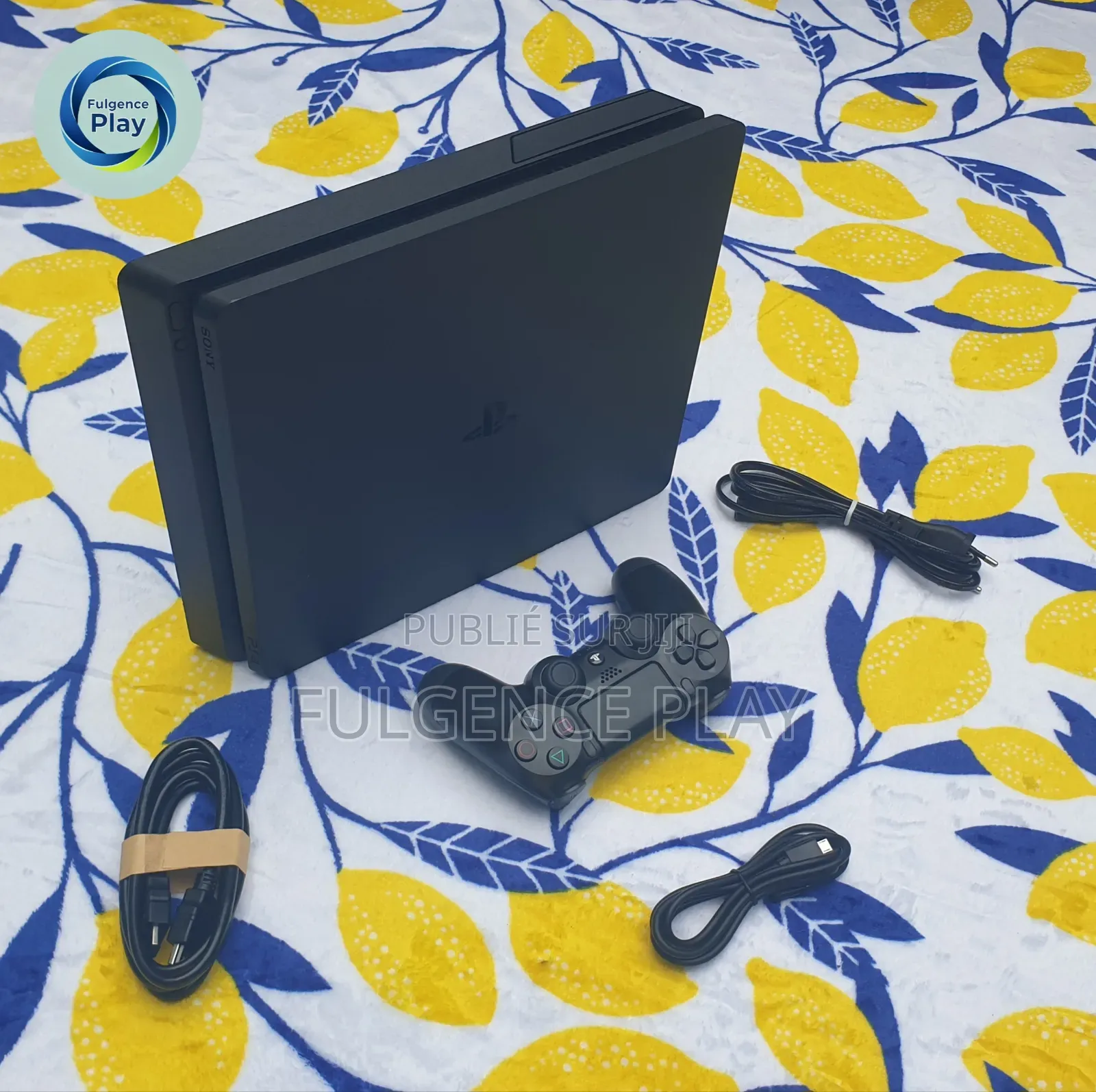 Ps4 Slim Non Craquée en Vente, La Console Est Très Propre, Aucun Souci
