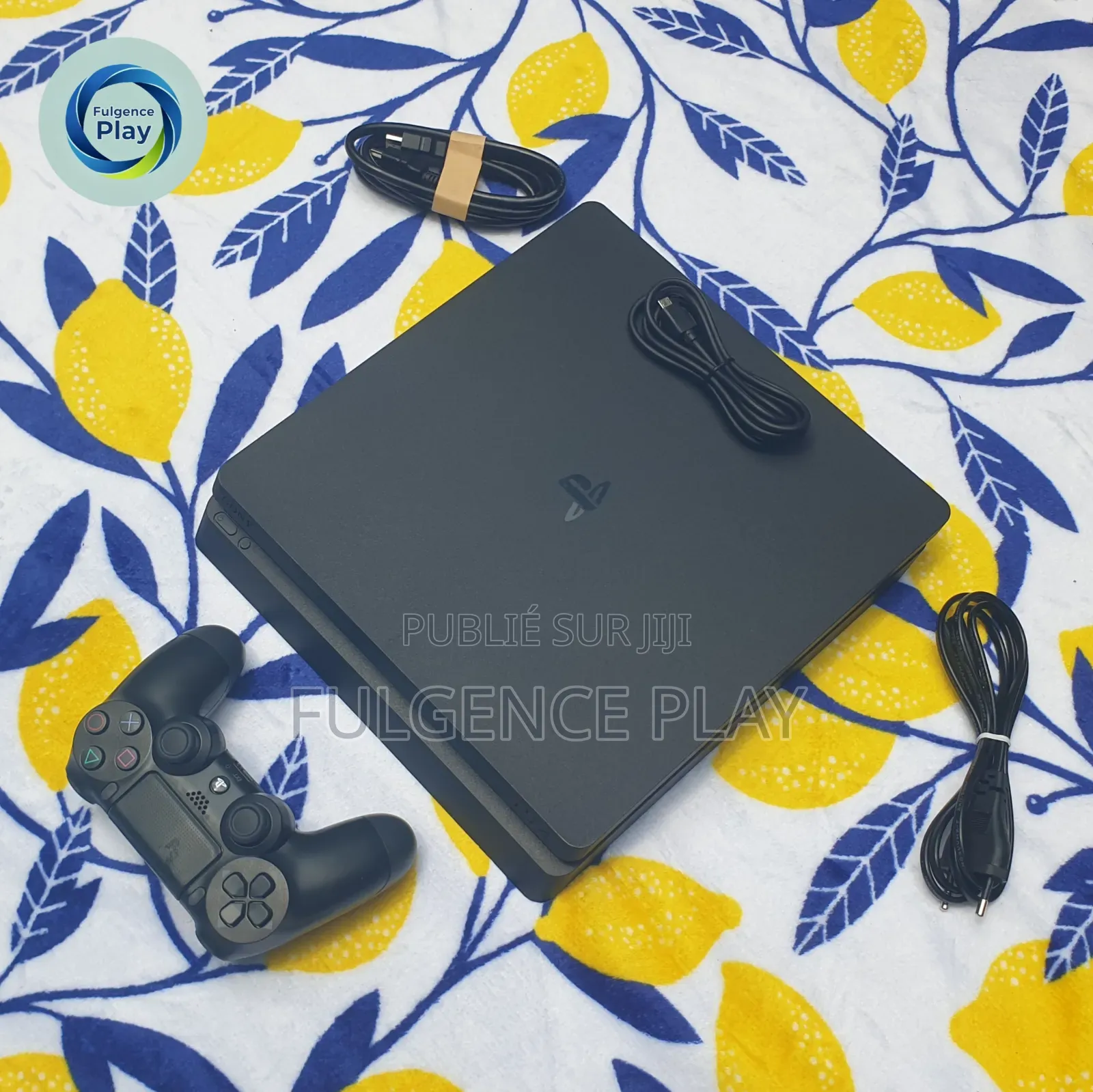 Ps4 Slim Non Craquée en Vente, La Console Est Très Propre, Aucun Souci