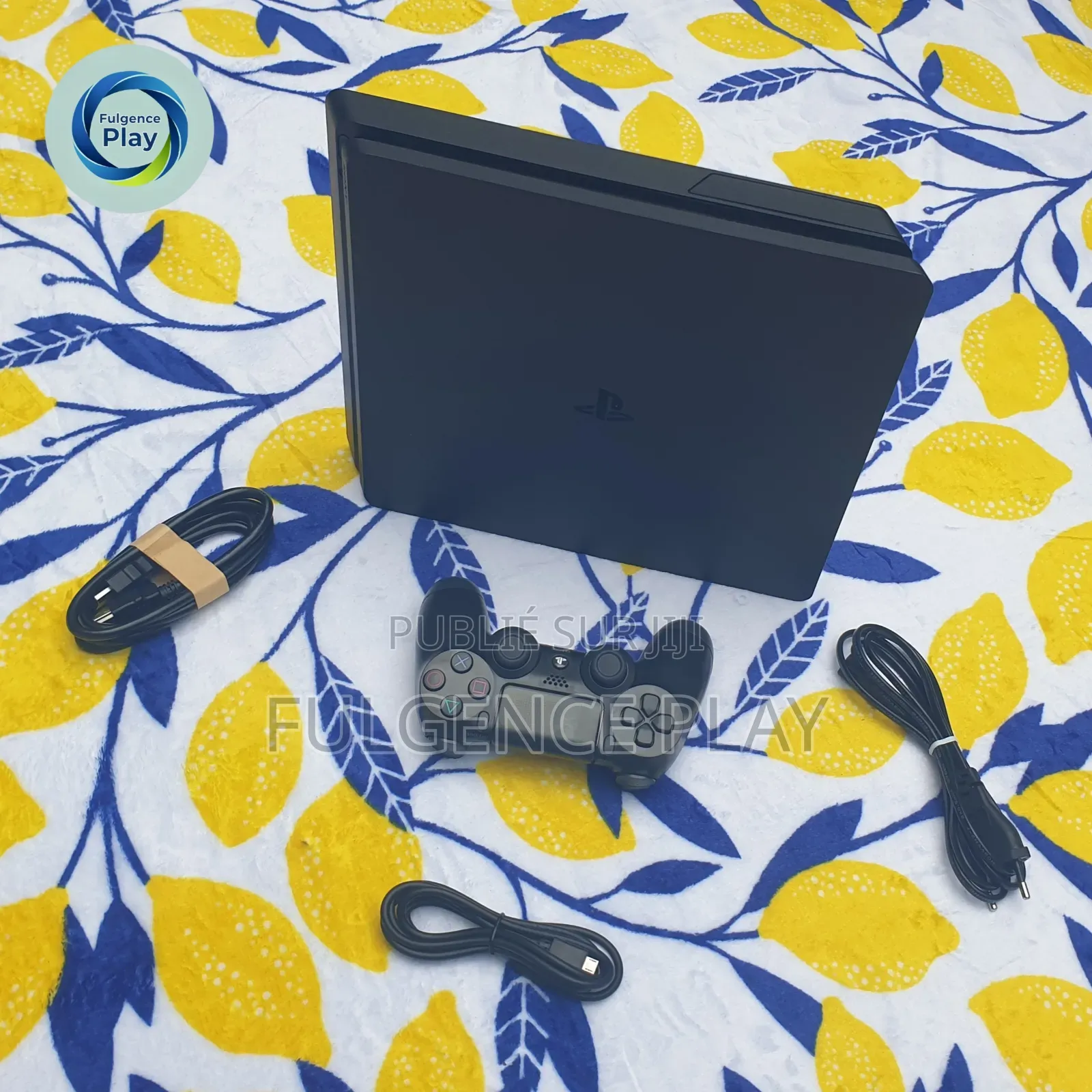 Ps4 Slim Non Craquée en Vente, La Console Est Très Propre, Aucun Souci