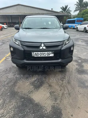 Mitsubishi L200 2022 Gris