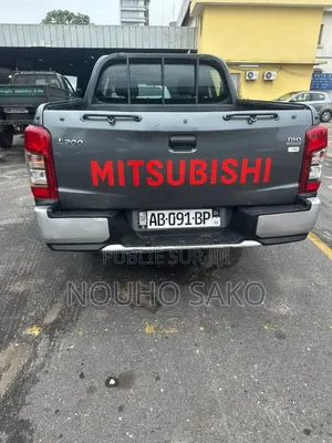 Mitsubishi L200 2022 Gris