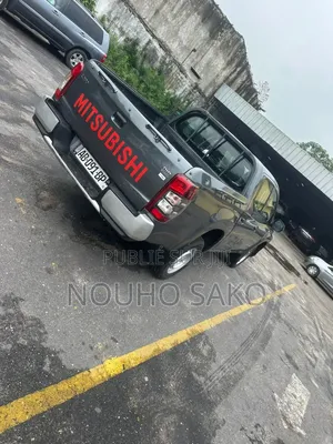 Mitsubishi L200 2022 Gris
