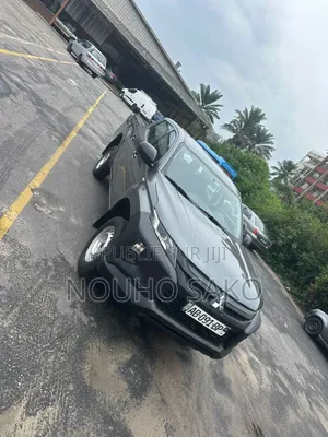 Mitsubishi L200 2022 Gris