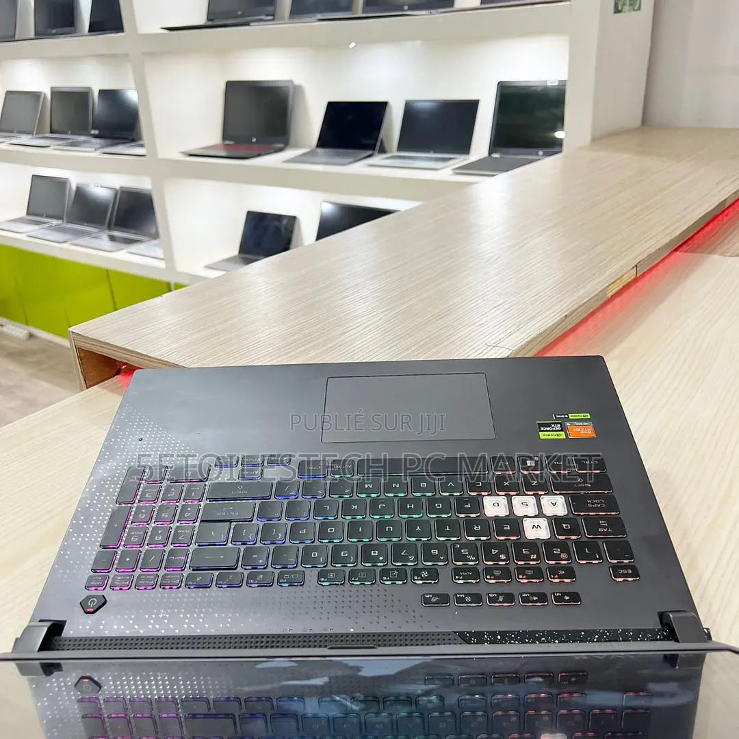 Nouveau Ordinateur portable Asus ROG Strix G17 32GB AMD Ryzen 9 SSD 1T