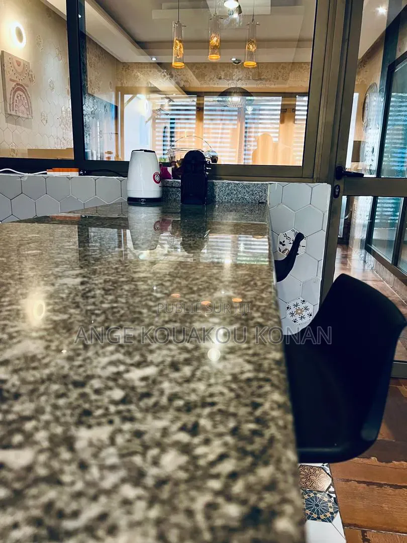 Meublé 3chbre Appartement dans Ange Immobilier, Cocody à Louer