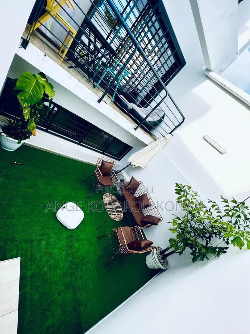 Meublé 3chbre Appartement dans Ange Immobilier, Cocody à Louer