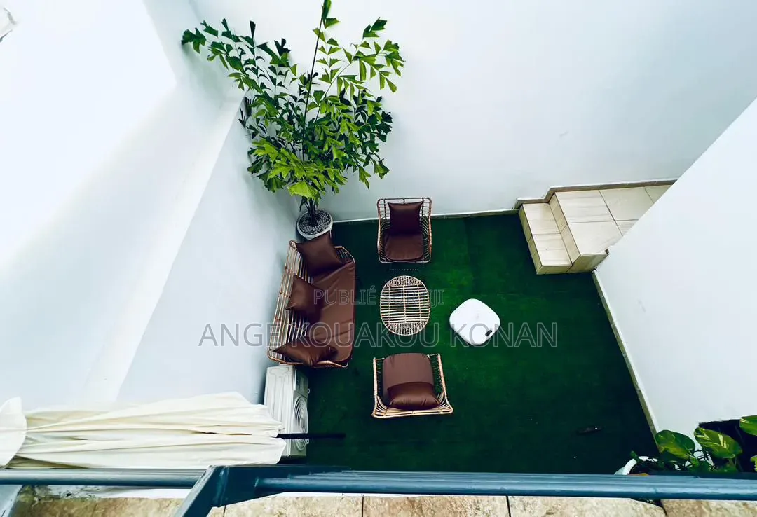 Meublé 3chbre Appartement dans Ange Immobilier, Cocody à Louer