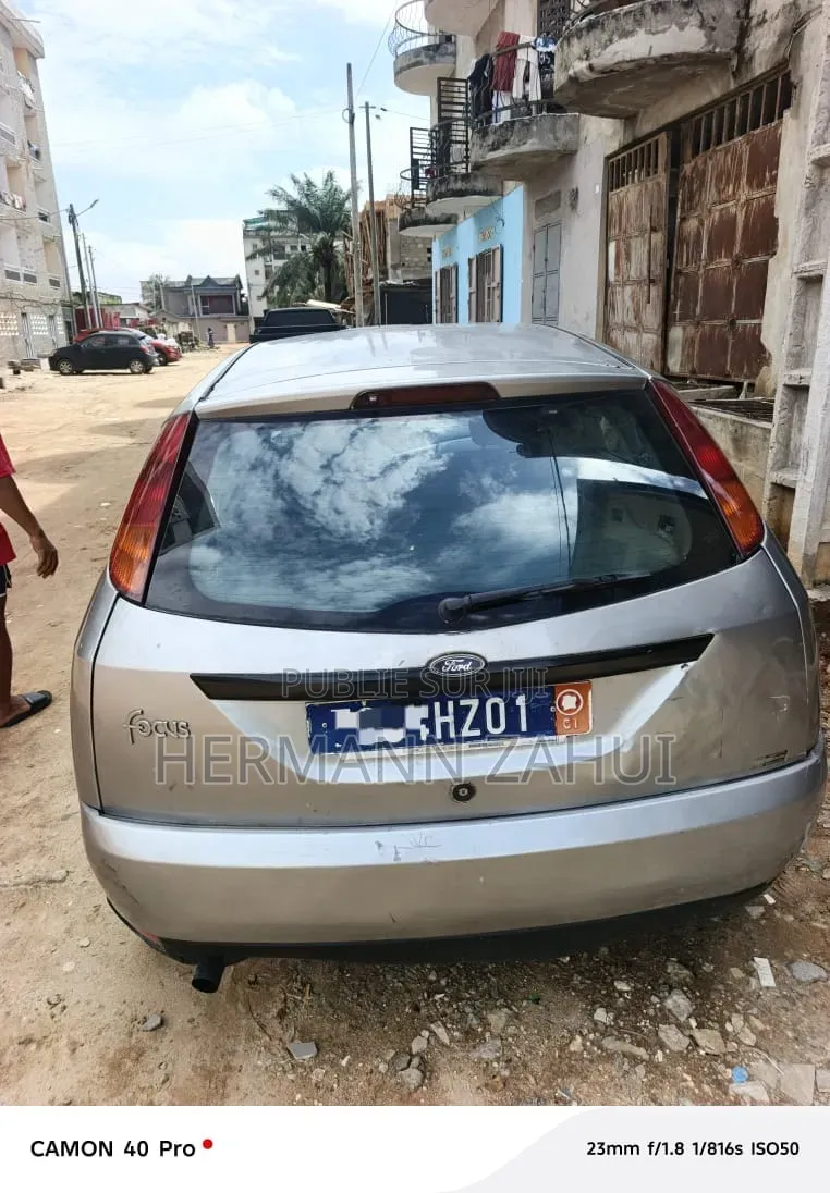 Ford Focus 2000 Gris
