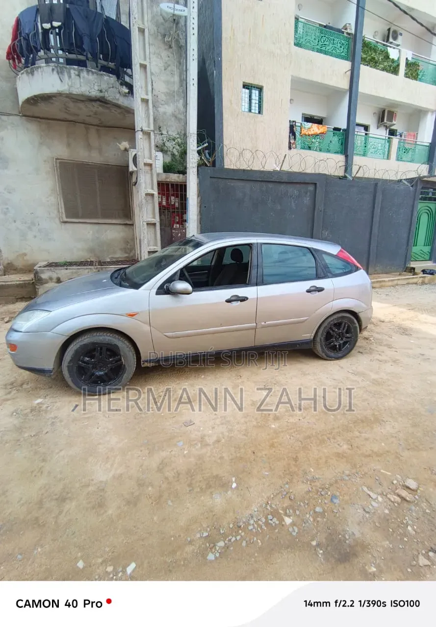 Ford Focus 2000 Gris