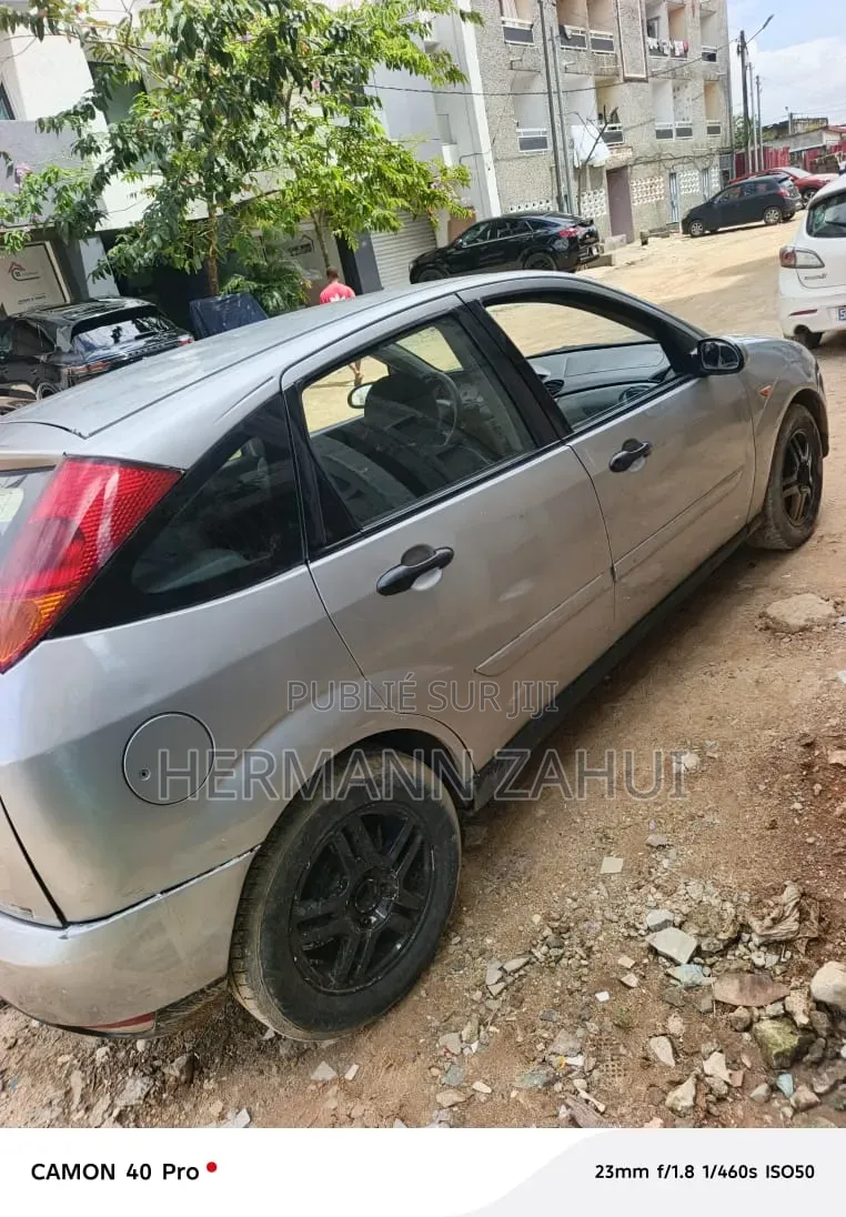 Ford Focus 2000 Gris