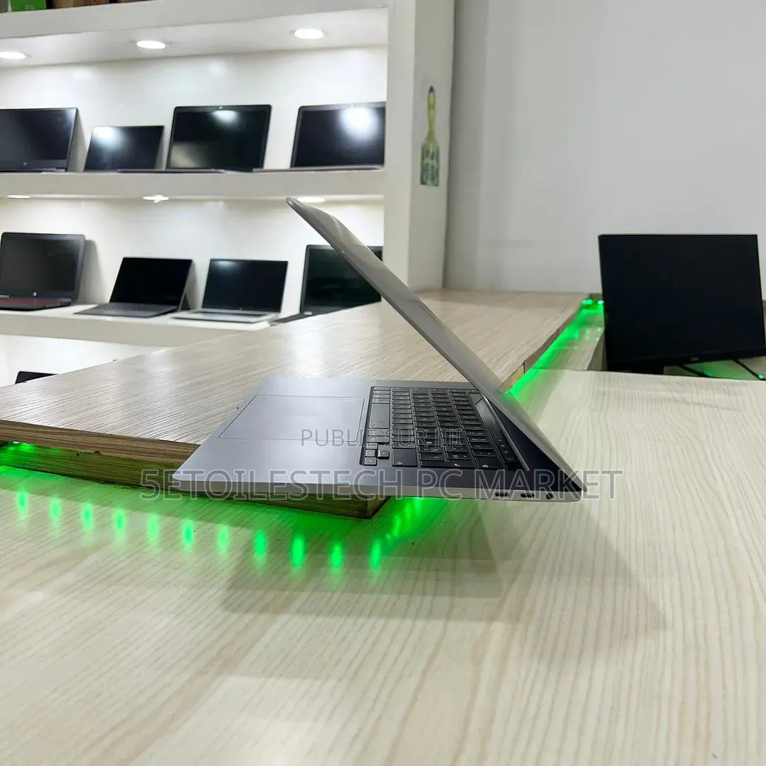 Nouveau Apple MacBook Pro 2019 16GB Intel Core i9 SSD 2T