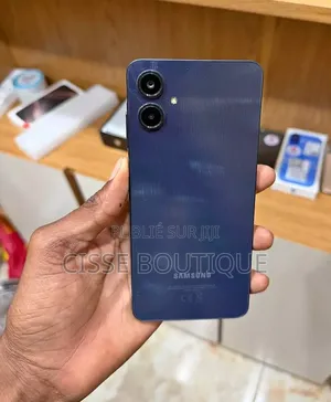 Nouveau Samsung Galaxy A06 128 GB Noir