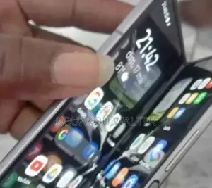 Nouveau Tecno Phantom V Flip 256 GB Blanc