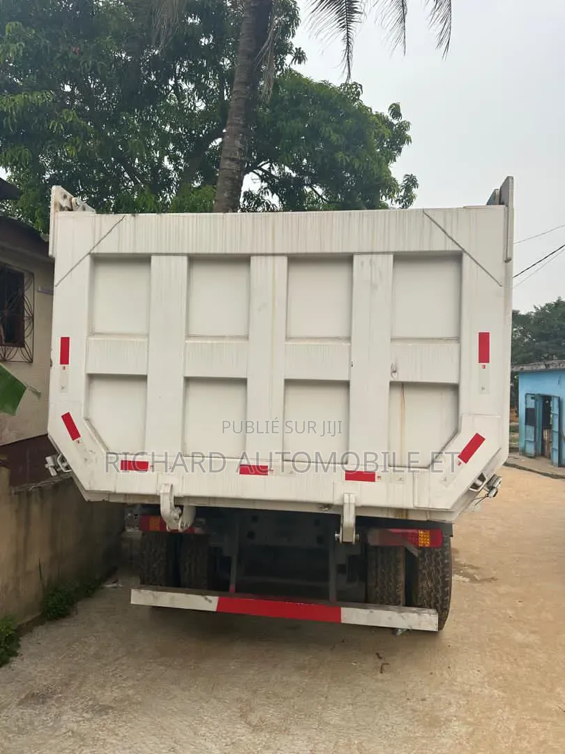 2 Bennes Howo Sinotruck Importe