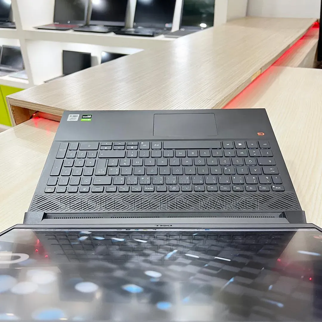 Nouveau Ordinateur portable Dell G15 5535 8GB Intel Core i5 SSD 256GB