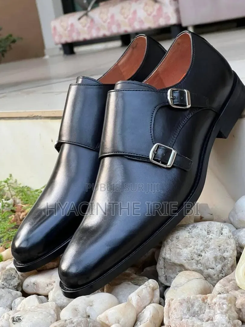 Paires De Souliers Matière Cuir Veritable Authentique Original