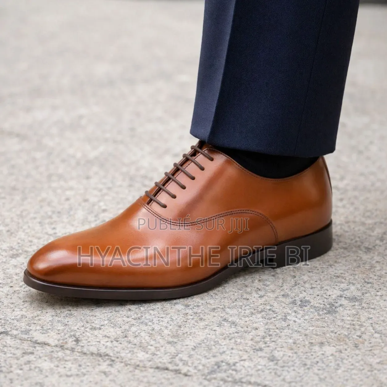 Paires De Souliers Matière Cuir Veritable Authentique Original