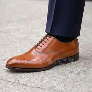 Paires De Souliers Matière Cuir Veritable Authentique Original