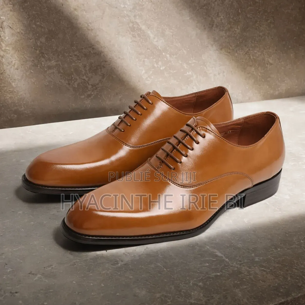 Paires De Souliers Matière Cuir Veritable Authentique Original