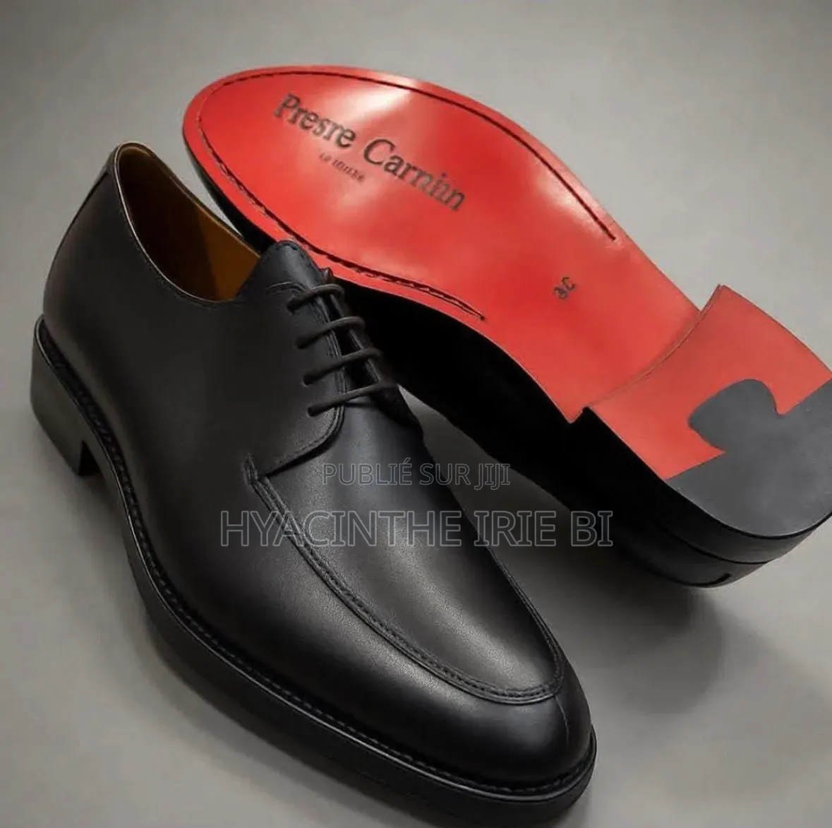 Paires De Souliers Matière Cuir Veritable Authentique Original