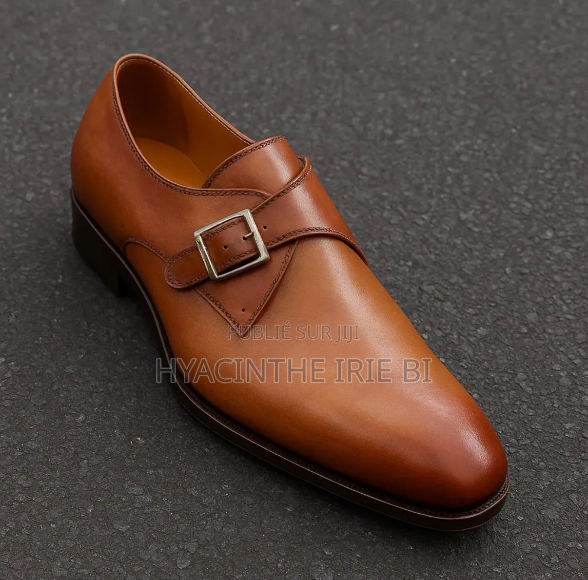 Paires De Souliers Matière Cuir Veritable Authentique Original
