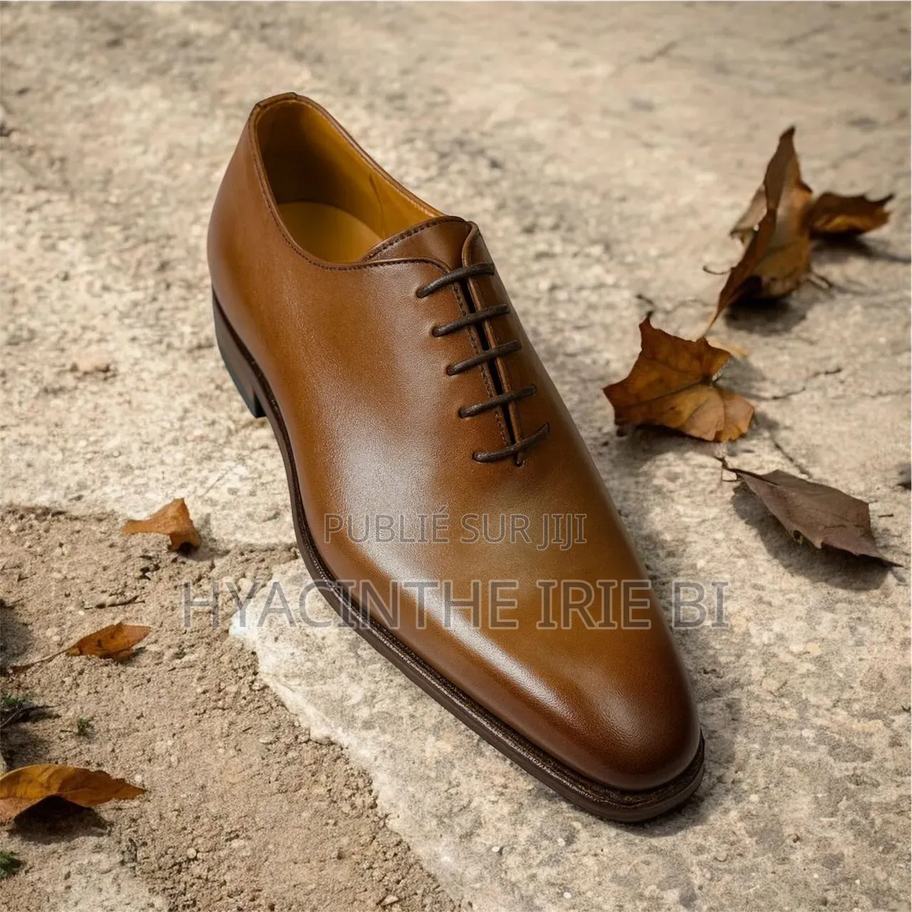 Paires De Souliers Matière Cuir Veritable Authentique Original