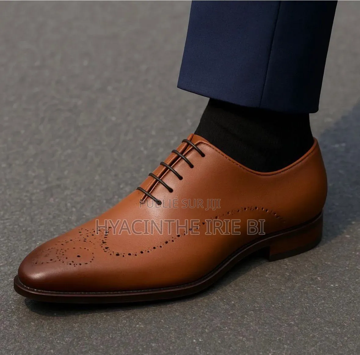 Paires De Souliers Matière Cuir Veritable Authentique Original