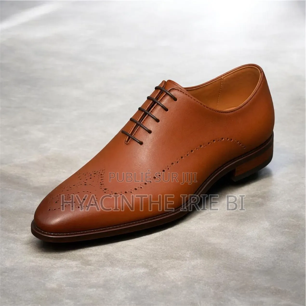 Paires De Souliers Matière Cuir Veritable Authentique Original
