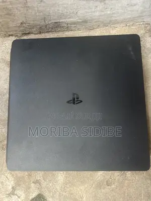 Ps4 Slim Très Bon État