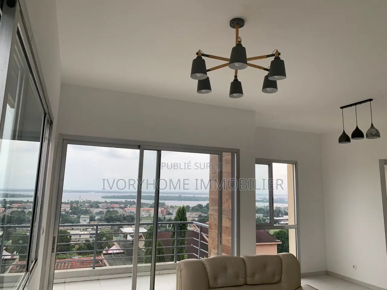3chbre Appartement dans Cocody à Louer