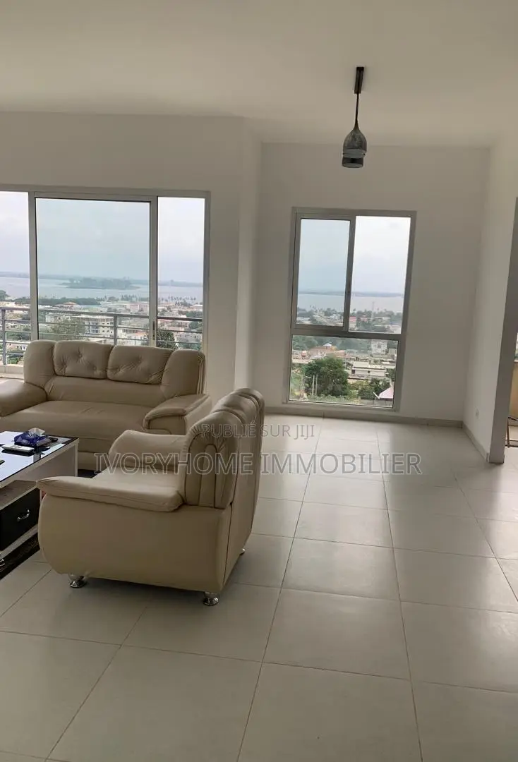3chbre Appartement dans Cocody à Louer