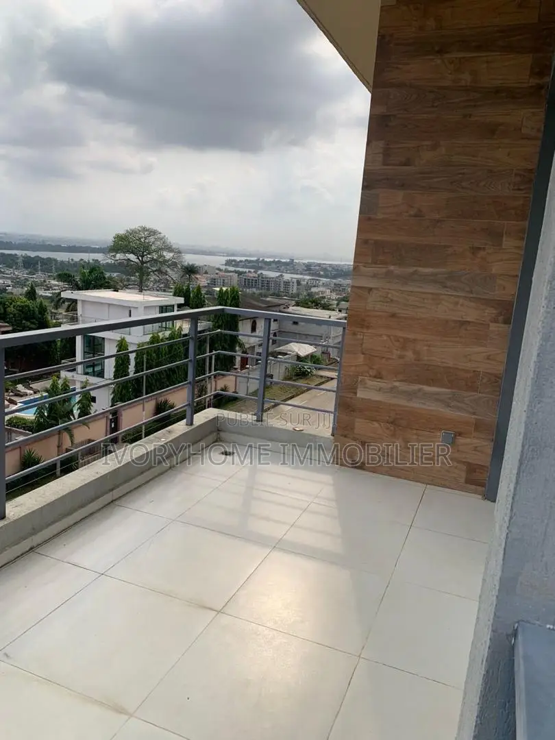 3chbre Appartement dans Cocody à Louer