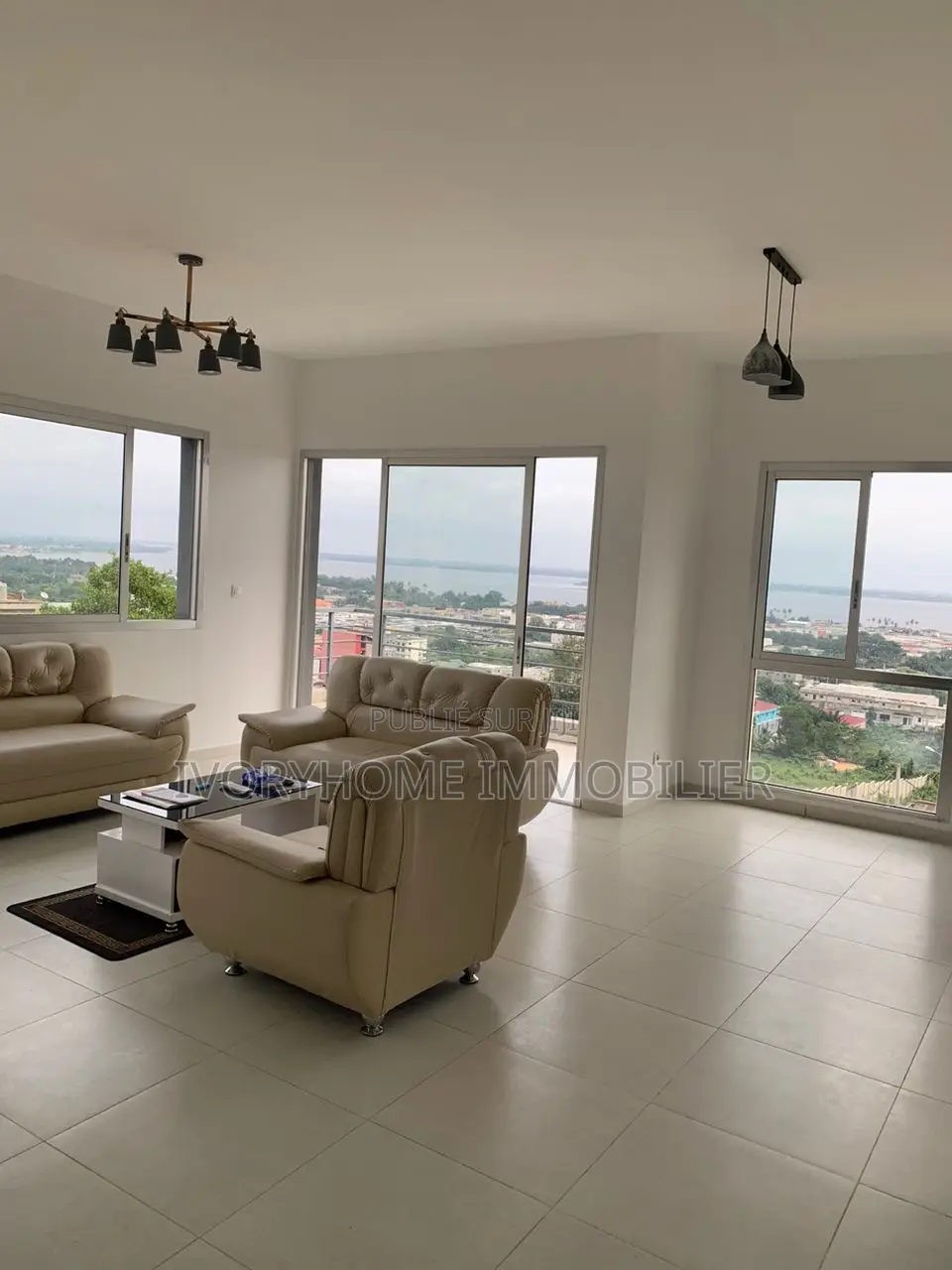 3chbre Appartement dans Cocody à Louer