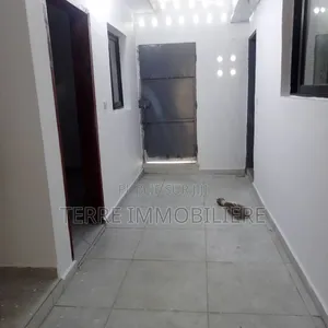 3chbre Villa dans La Terre Immobilière, Cocody à Vendre
