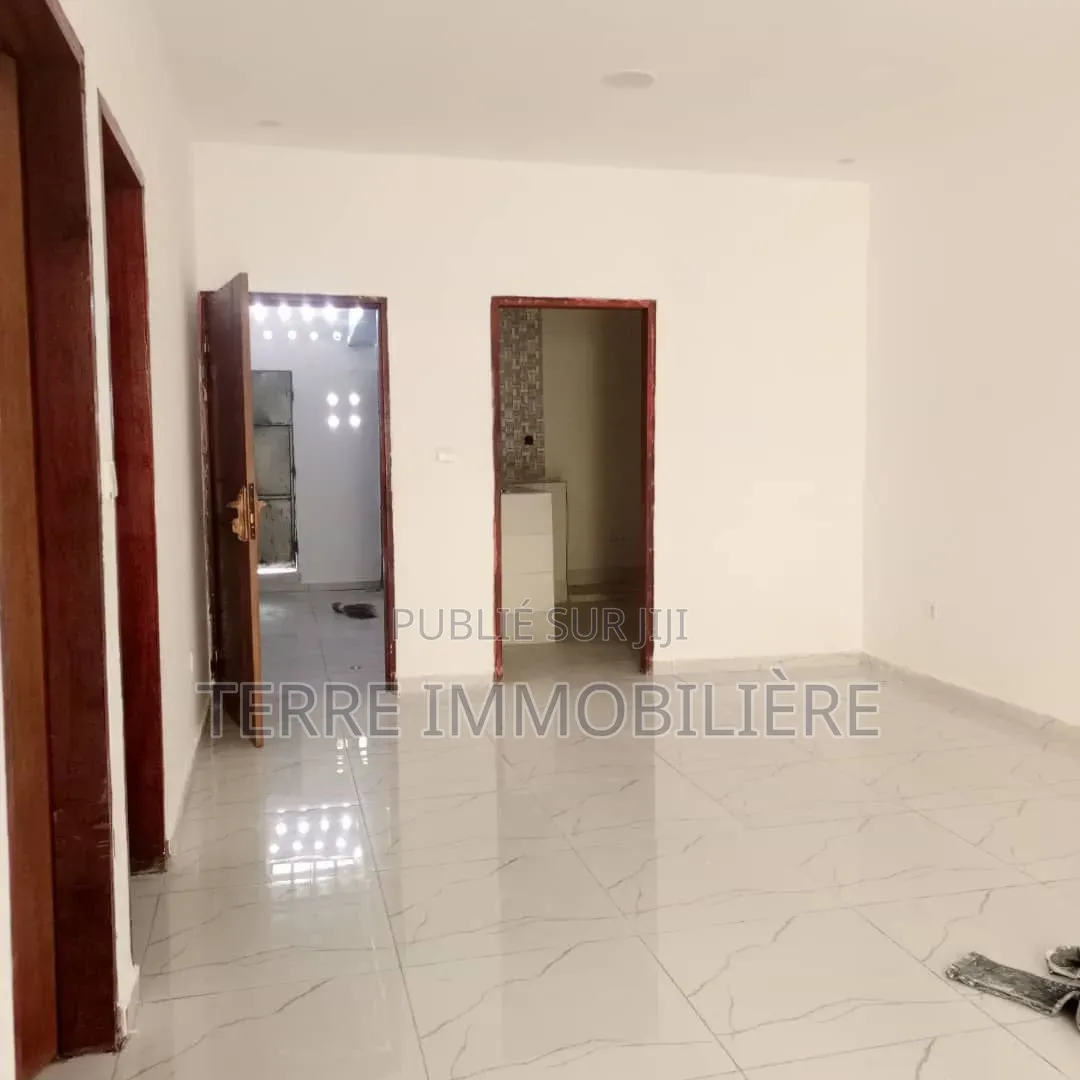 3chbre Villa dans La Terre Immobilière, Cocody à Vendre