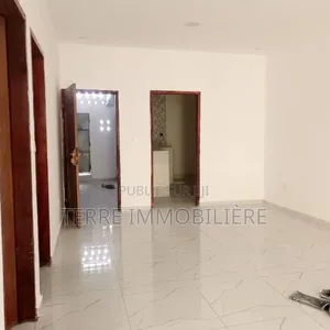 3chbre Villa dans La Terre Immobilière, Cocody à Vendre