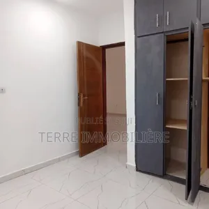 3chbre Villa dans La Terre Immobilière, Cocody à Vendre