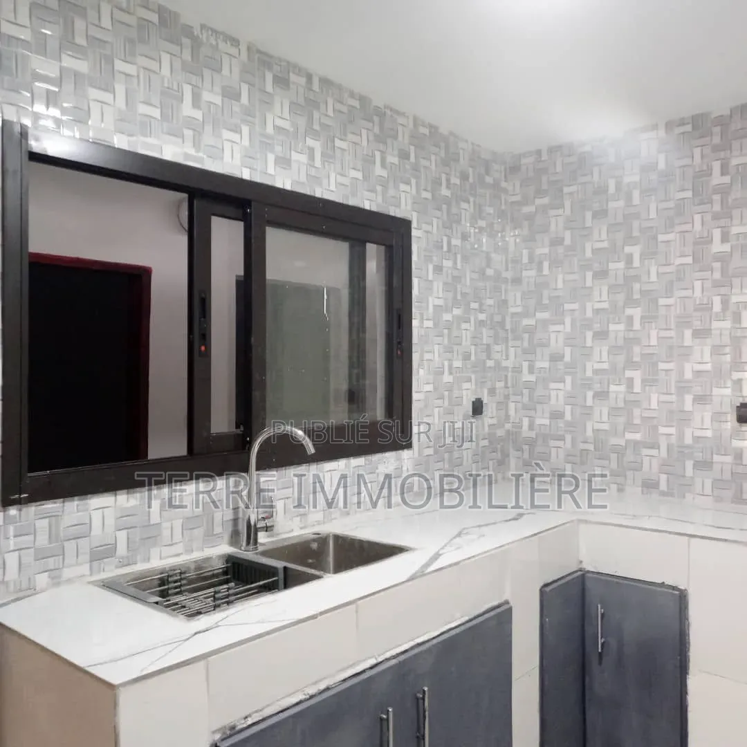 3chbre Villa dans La Terre Immobilière, Cocody à Vendre