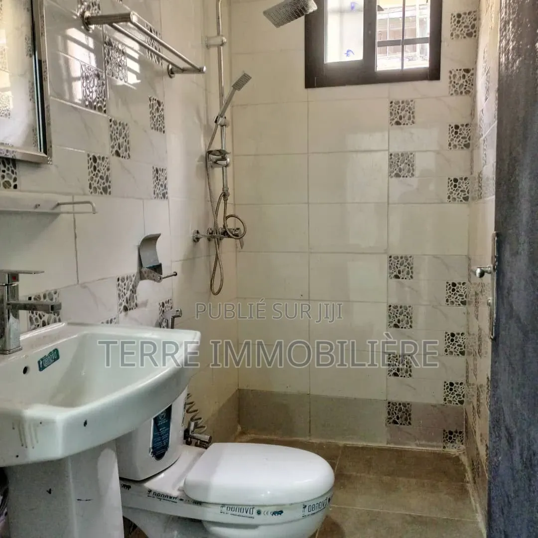 3chbre Villa dans La Terre Immobilière, Cocody à Vendre