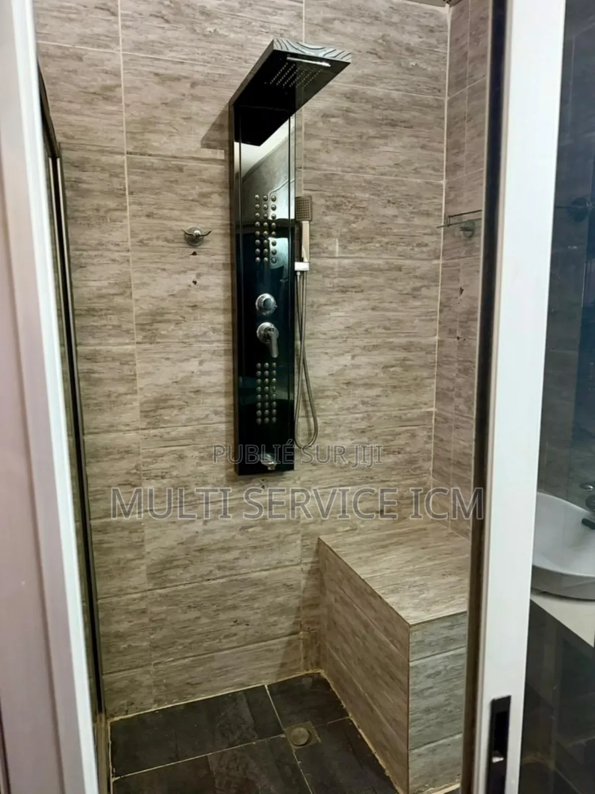 4chbre Duplex dans Ismaël Coulibaly, Cocody à Louer